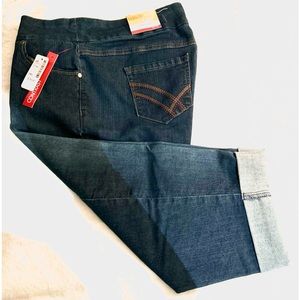 BNWT Reitsmans Contrast Comfort Fit Denim Capri- Sz 14W
